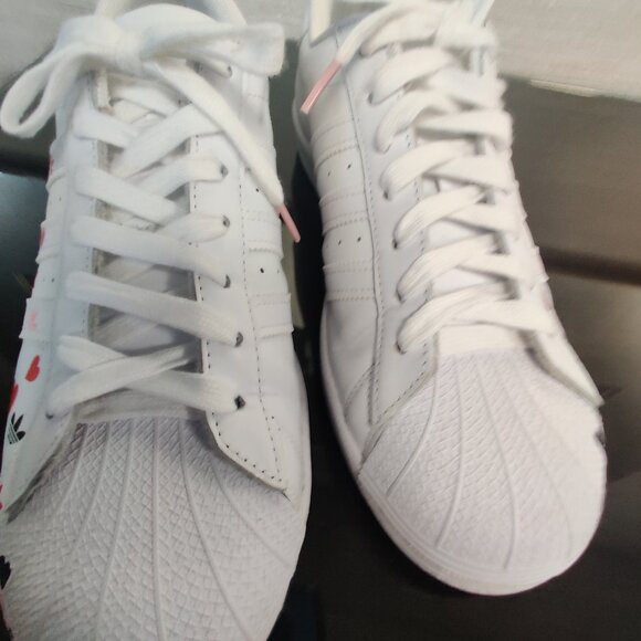 ✨No Longer Available✨ Size 10 adidas heart sneakers runs large - Picture 5 of 6